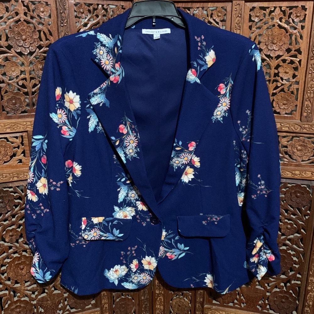 Flower 🌺 patterned blue blazer Size L